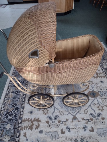 Vintage beige wicker baby - vintage,