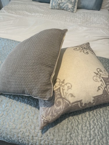 Pair grey cream scatter - pair,