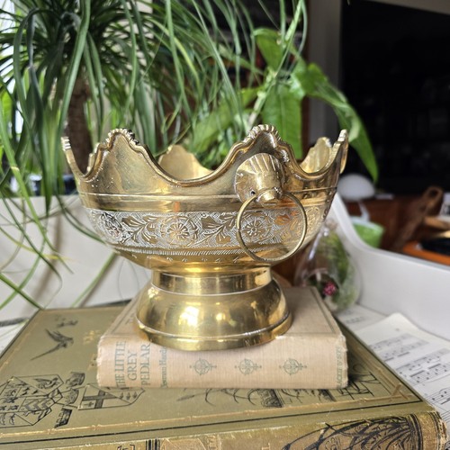 Vintage brass ornate bowl - brass,