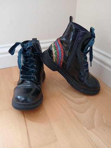 Girls black boots with - m,