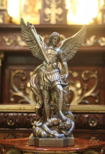 Michael statue - st.,