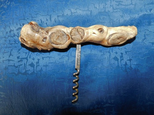 Lovely old vintage corkscrew - old,