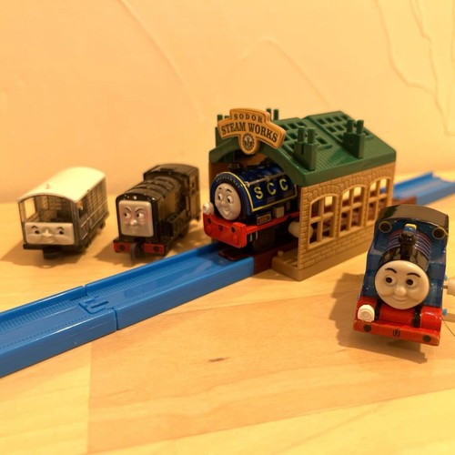 Thomas friends capsule - &,
