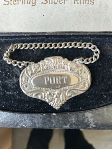 Port decanter label with - port,