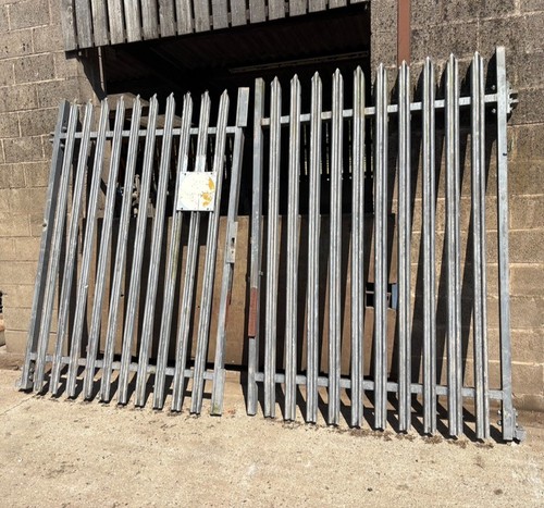 Pair galvanised palisade - pair,