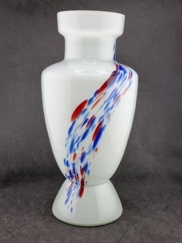 Vintage milk glass vase - milk,