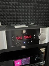 Moon by Sim Audio 700i -