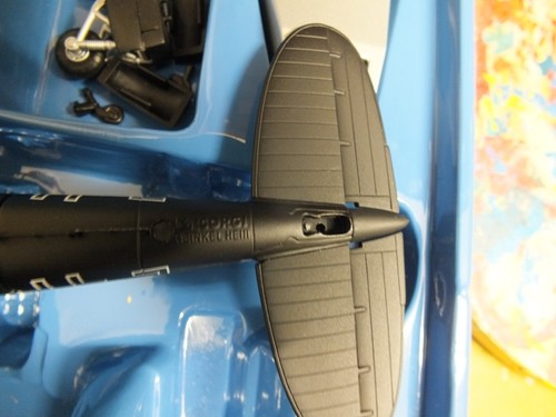 Aa33703 corgi heinkel he111 - corgi, p2