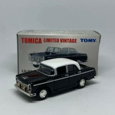 Tomica Limited Vintage Nissan
