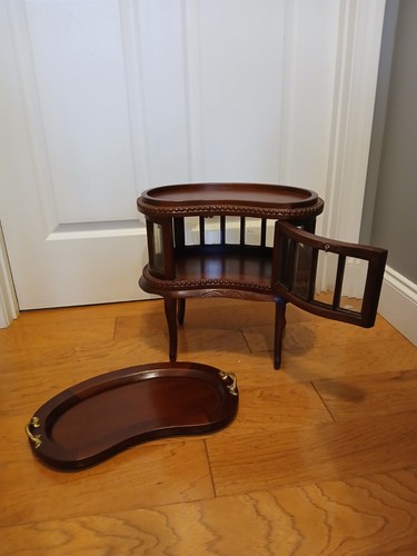 Mahagony kidney shaped curio - mahagony,
