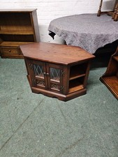 OLD CHARM FURNITURE OAK CORNER TV/MEDIA STAND LEADED LIGHT & CARVED MODEL No2441