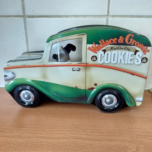 Wallace gromit cookie tin - &,
