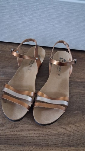 Strappy metallic biocomfort