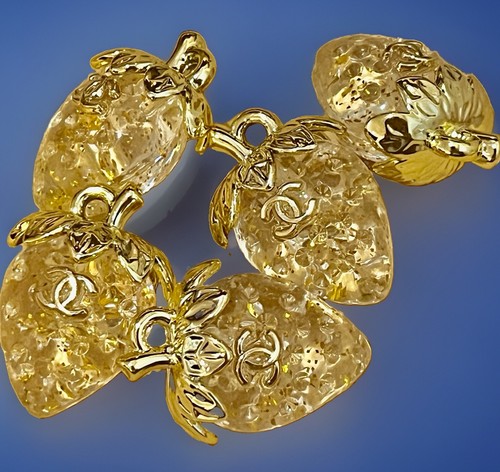 Chanel 5pc button - 5pc,