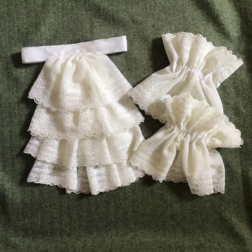 Jabot cravat and wrist cuffs