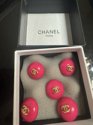 Chanel fishy buttons - chanel, fishy’s