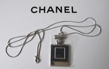 CHANEL PENDANT NECKLACE N°19 POWDER