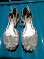 Young Girls Ivory Shoes Size