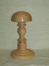 WOODEN SHORT HAT WIG STAND