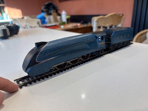 Hornby r3371 railroad lner - railroad,