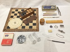 JOB LOT VINTAGE COLLECTABLES HARLING BENEAGLES DIP PENS CHESS MEDALS. (G1621)