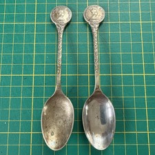 Pair Of Vintage 1953 Queen