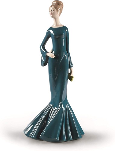 Nao porcelain woman - woman, party
