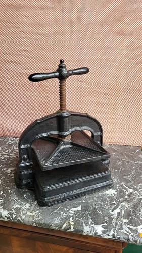 Cast iron book press wire - cast, press,