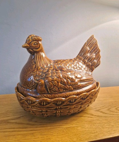 Vintage portmeirion hen on - portmeirion, "hen
