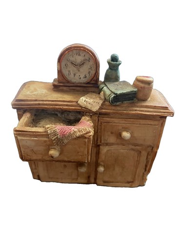 Ornament dresser cabinet - ornament, peter