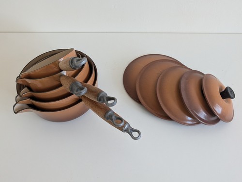 Creuset cast iron pan set - le,