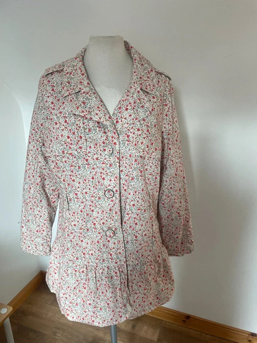 Red herring ditsy print - red,