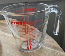 Pyrex Jug 1 Pint 1/2 Litre Red Letters 12 X 12 Cm Made In France 