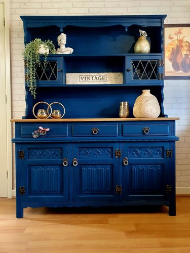 Beautiful old charm dresser - beautiful,