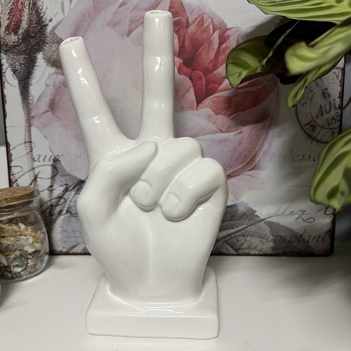 White porcelain victory - porcelain, hand