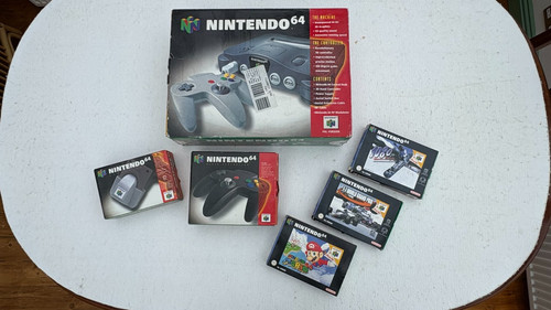 Near mint nintendo console - nintendo,