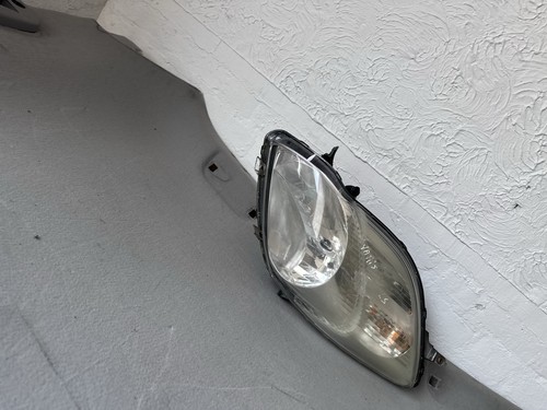 Toyota yaris left headlight - left,