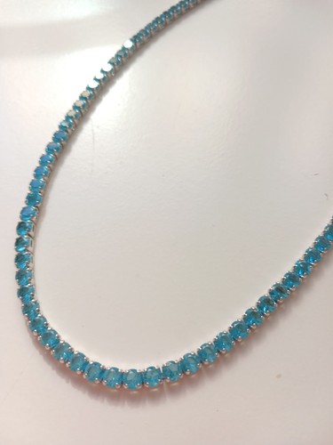 Round cut blue crystals - round,