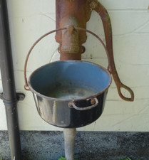 Vintage enamelled cast iron