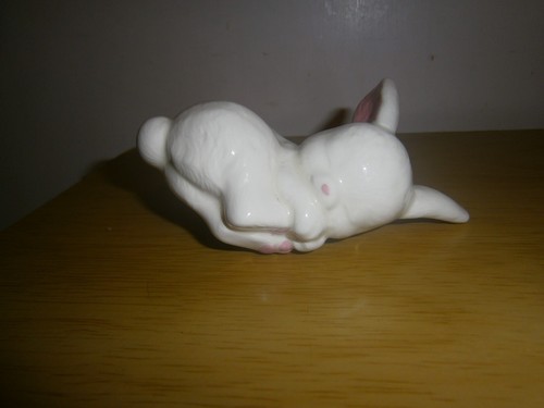Vintage small ceramic - , sleeping