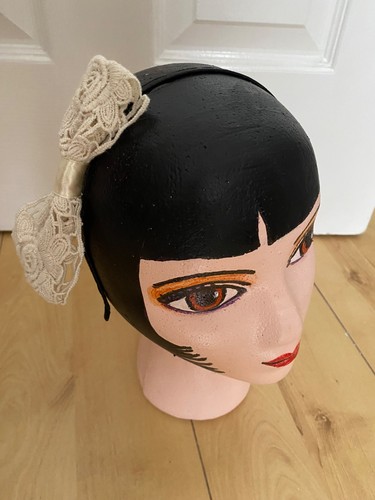 Vintage cream beige - lace, bow