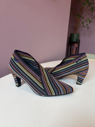 United nude fold - uk, lite