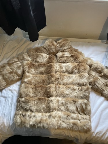 Small oversized fluffy fur - oversized,