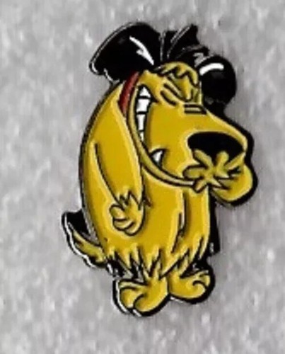 Muttley pin badge wacky - muttley,