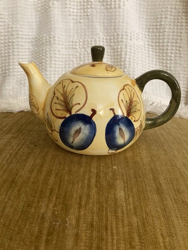 Teapot royal norfolk - by,