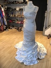 Absoloutly Stunning Victoria Jane Wedding Dress Size 8 Ivory