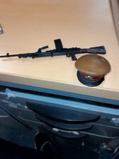 VINTAGE ACTION MAN OFFICERS CAP AND WEAPON