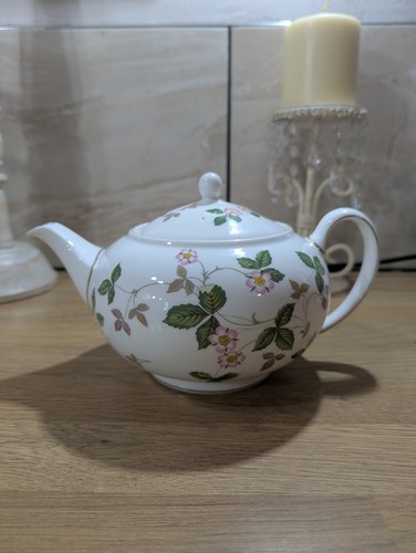 Wedgwood wild strawberry large - wild,