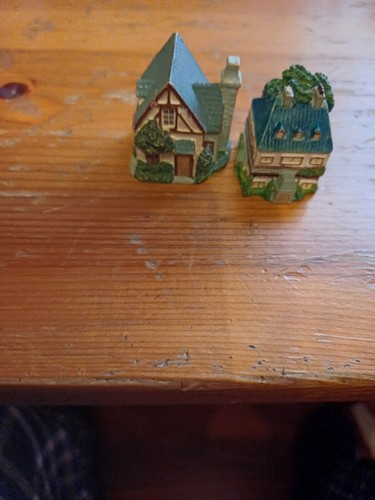Lovely pair ceramic house - lovely,