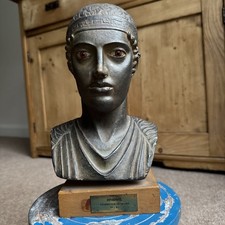 heniokhos charioteer of delphi